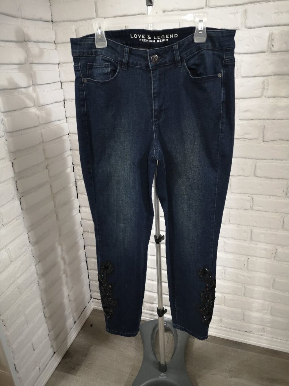 Love & Legend Ladies Size 14 Dark Wash Tapered Legs w/ Embroidery/Sequins Jeans